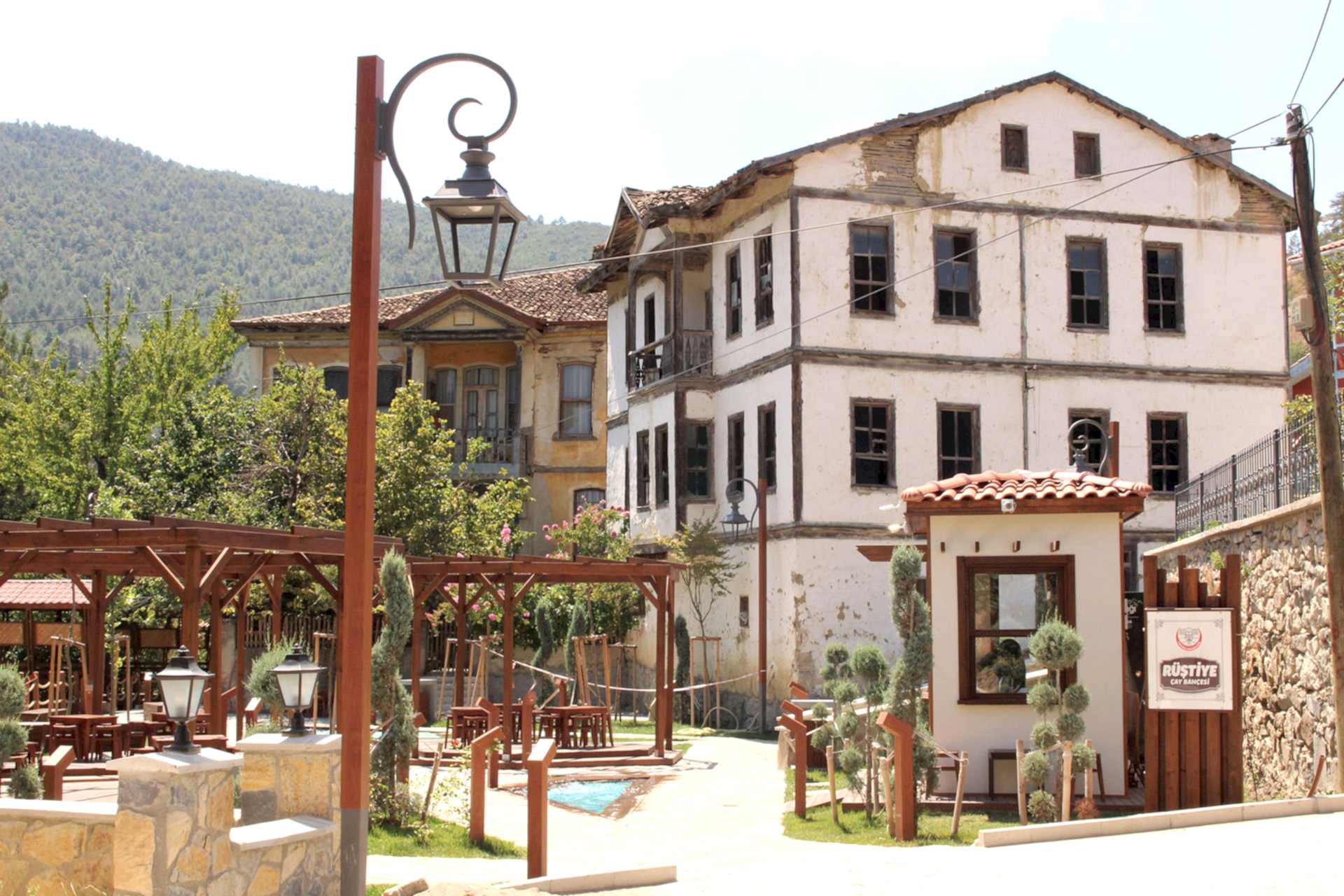 Dış Mekan Aydınlatma Direkleri