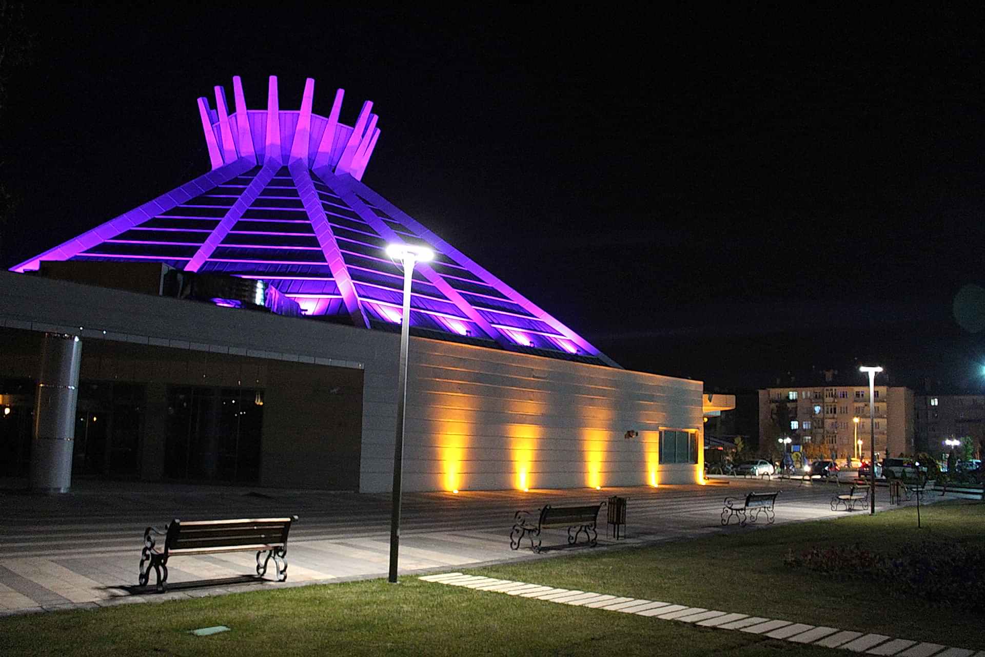 Dış Mekan Aydınlatma Direkleri