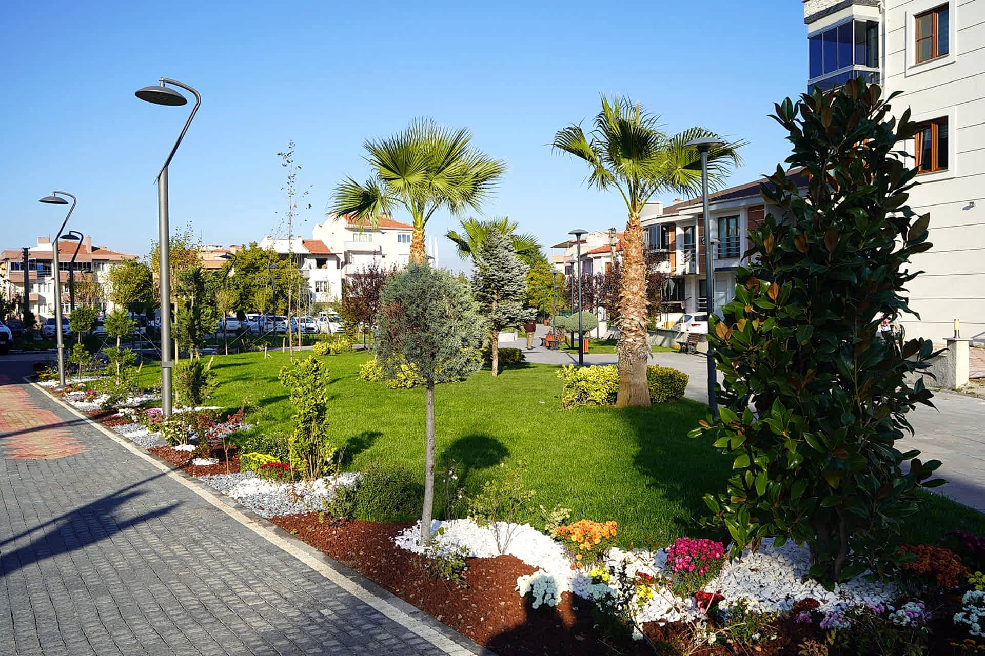 Peyzaj Uygulamaları ve Bahçe Bakımları