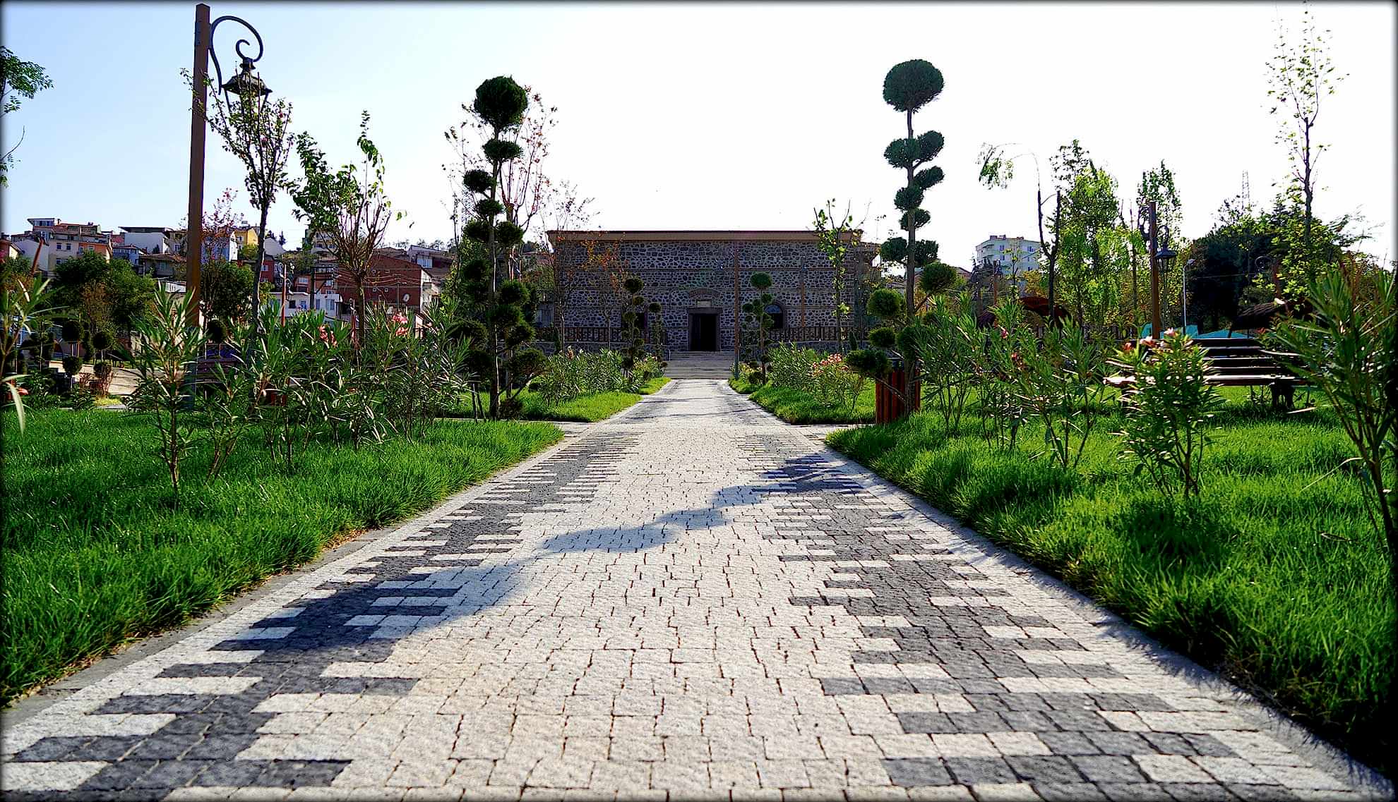 Peyzaj Uygulamaları ve Bahçe Bakımları